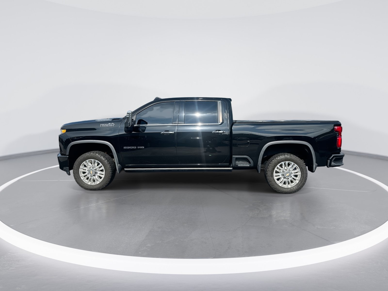 Used 2022 Chevrolet Silverado 2500 High Country w/ Safety Package II AWD/4WD image 6