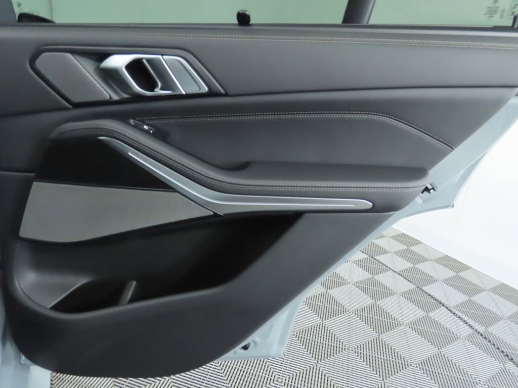 New 2026 BMW X5 xDrive40i w/ Executive Package image 28