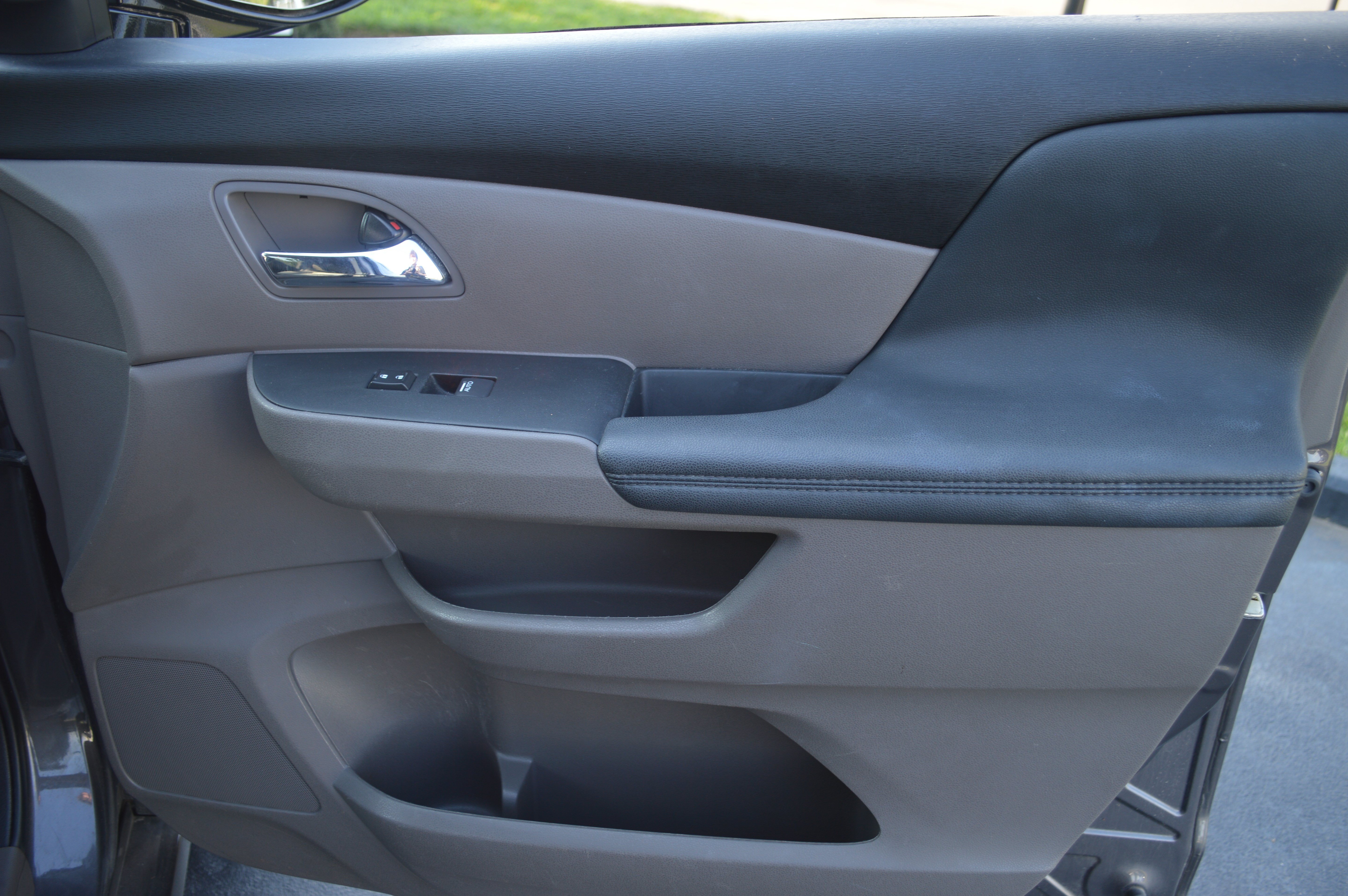 Used 2016 Honda Odyssey Touring Elite image 34