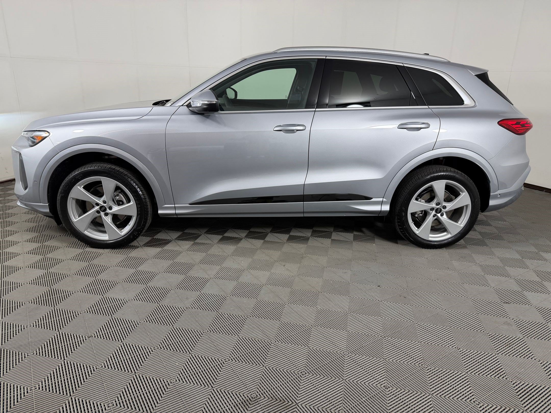 New 2026 Audi Q5 Premium AWD/4WD image 2