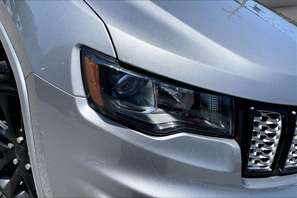 Used 2020 Jeep Grand Cherokee Altitude AWD/4WD image 32