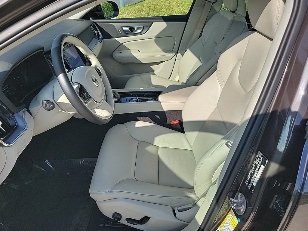 Used 2023 Volvo S60 B5 Core image 13