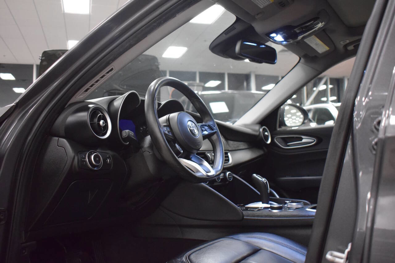 Used 2021 Alfa Romeo Giulia Sprint w/ Nero Edizione image 29