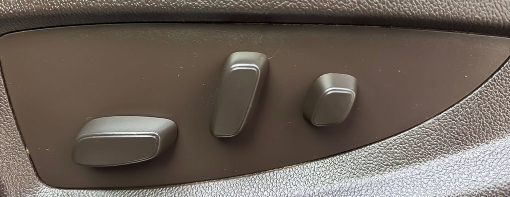 Used 2016 Chevrolet Silverado 2500 High Country w/ Duramax Plus Package image 27