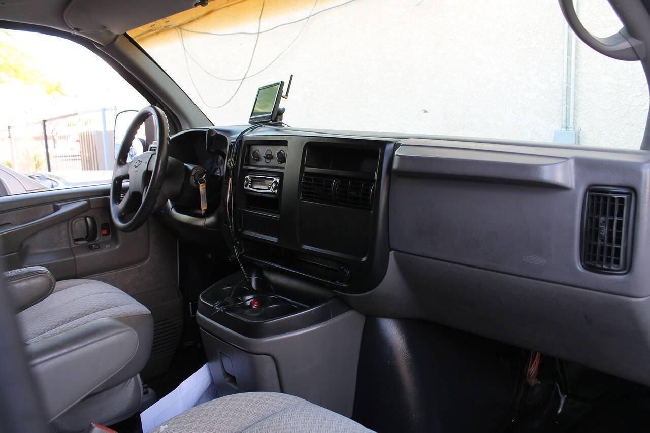 Used 2004 Chevrolet Express 1500 RWD image 29
