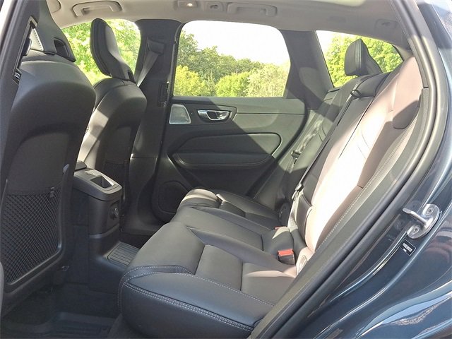 Used 2022 Volvo XC60 T8 Inscription w/ Advanced Package image 10