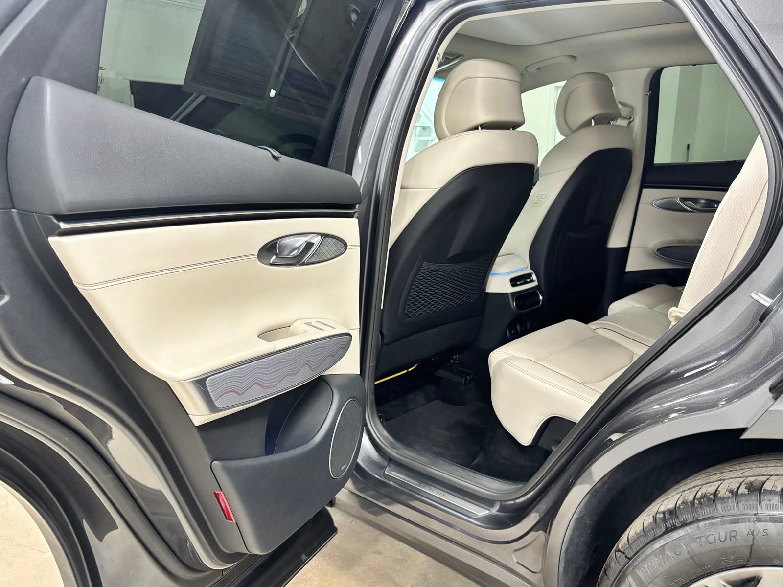 Used 2022 Genesis GV70 2.5T w/ Advanced Package AWD/4WD image 19
