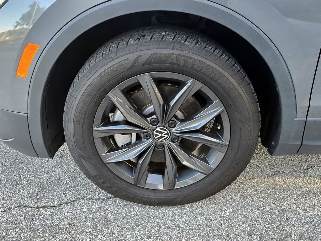 Used 2024 Volkswagen Tiguan SE image 9