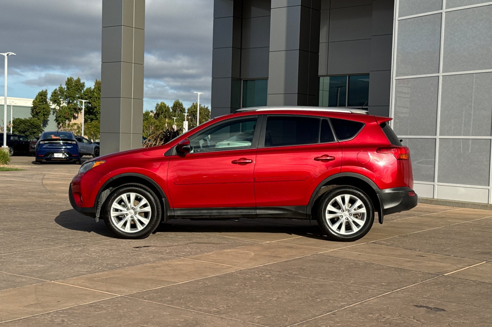 Used 2013 Toyota RAV4 Limited AWD/4WD image 7