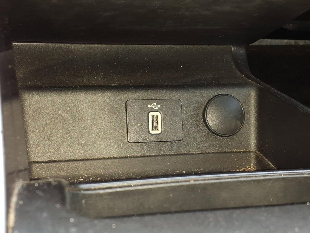 Used 2018 Ford Fusion SE w/ Fusion SE Technology Package image 20