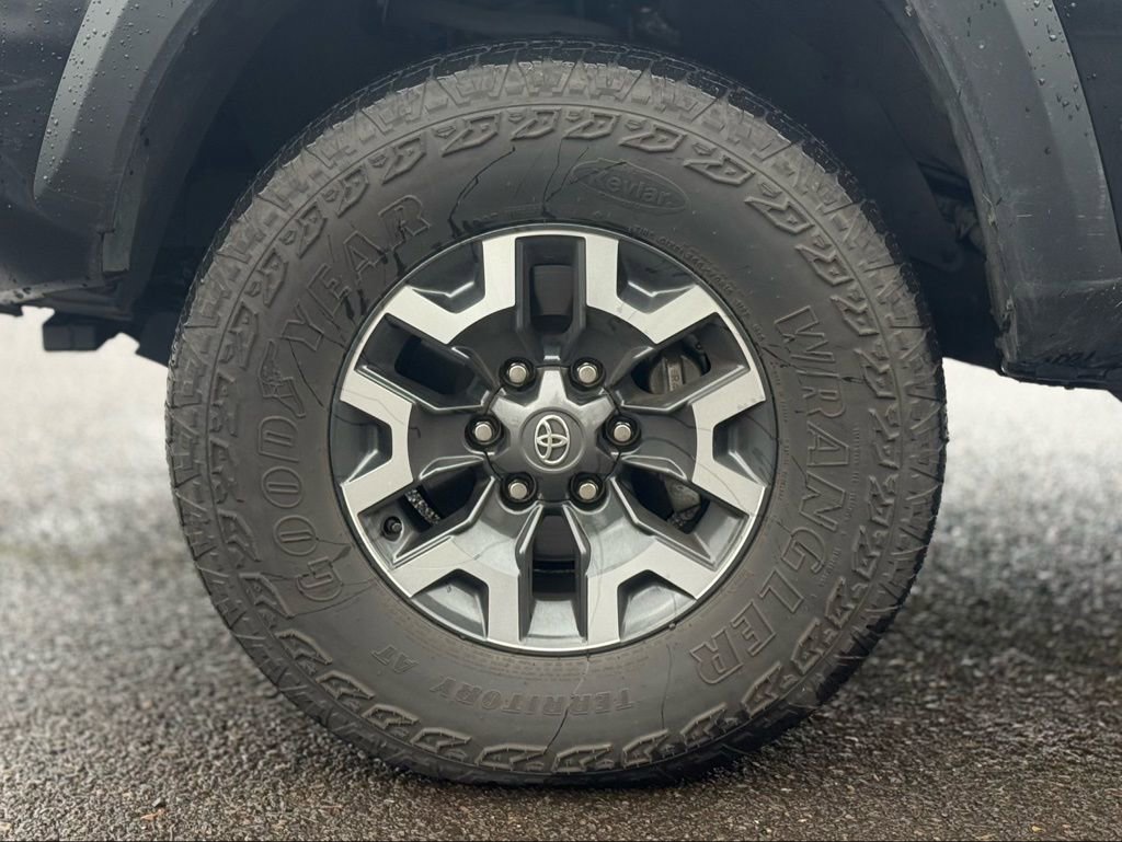 Used 2023 Toyota Tacoma TRD Off-Road w/ Technology Package image 9