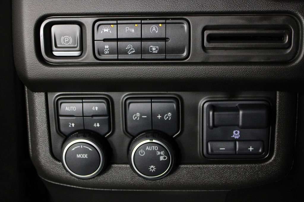 Used 2023 Chevrolet Suburban Z71 w/ Luxury Package image 22