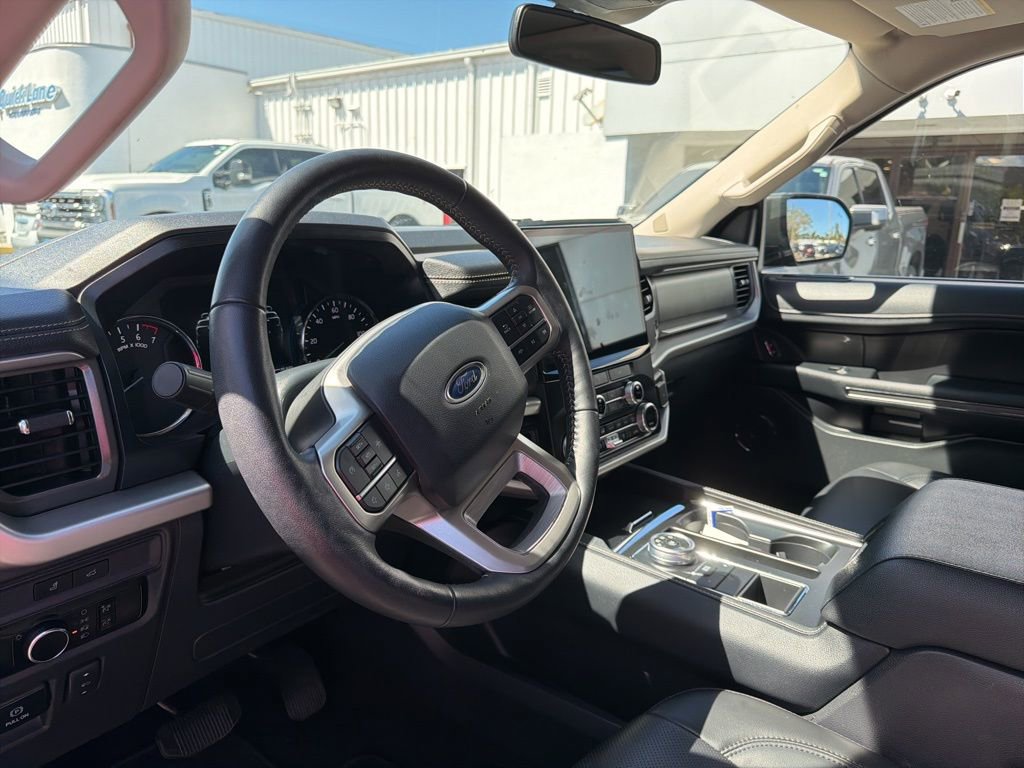 Used 2023 Ford Expedition Max XLT image 9