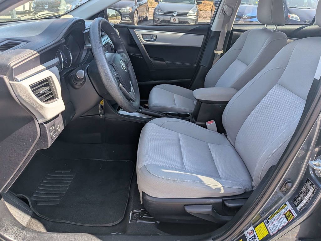 Used 2015 Toyota Corolla LE image 19