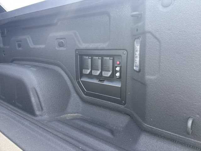 Certified 2025 Chevrolet Silverado EV RST AWD/4WD image 17