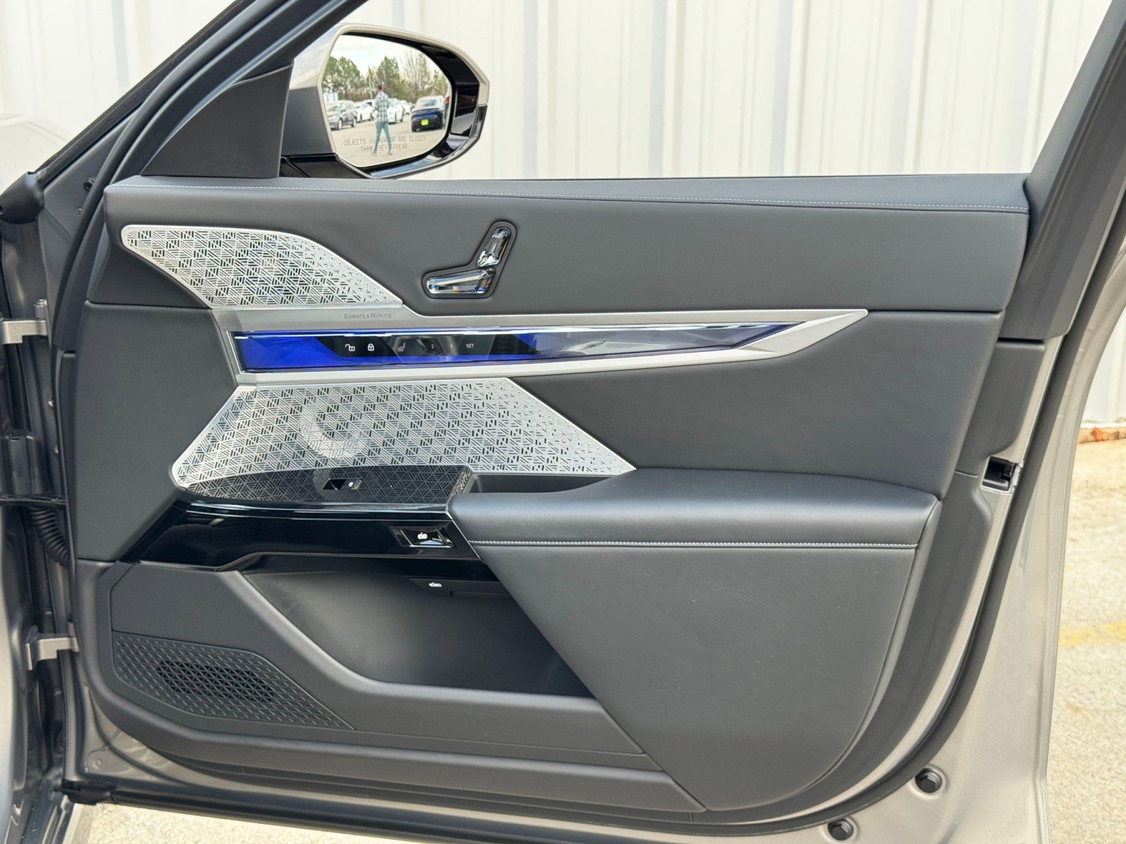 Used 2023 BMW i7 xDrive60 image 51