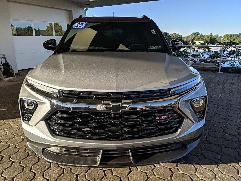 Used 2025 Chevrolet TrailBlazer RS w/ Driver Confidence Package image 2