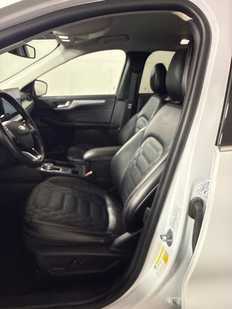 Used 2023 Ford Escape SE w/ PHEV Premium Package FWD image 16