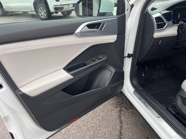 New 2025 Volkswagen Taos SE image 5