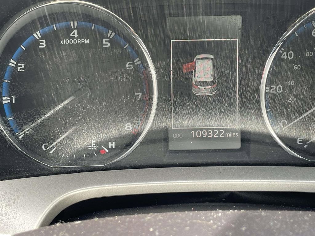 Used 2018 Toyota RAV4 Limited image 32