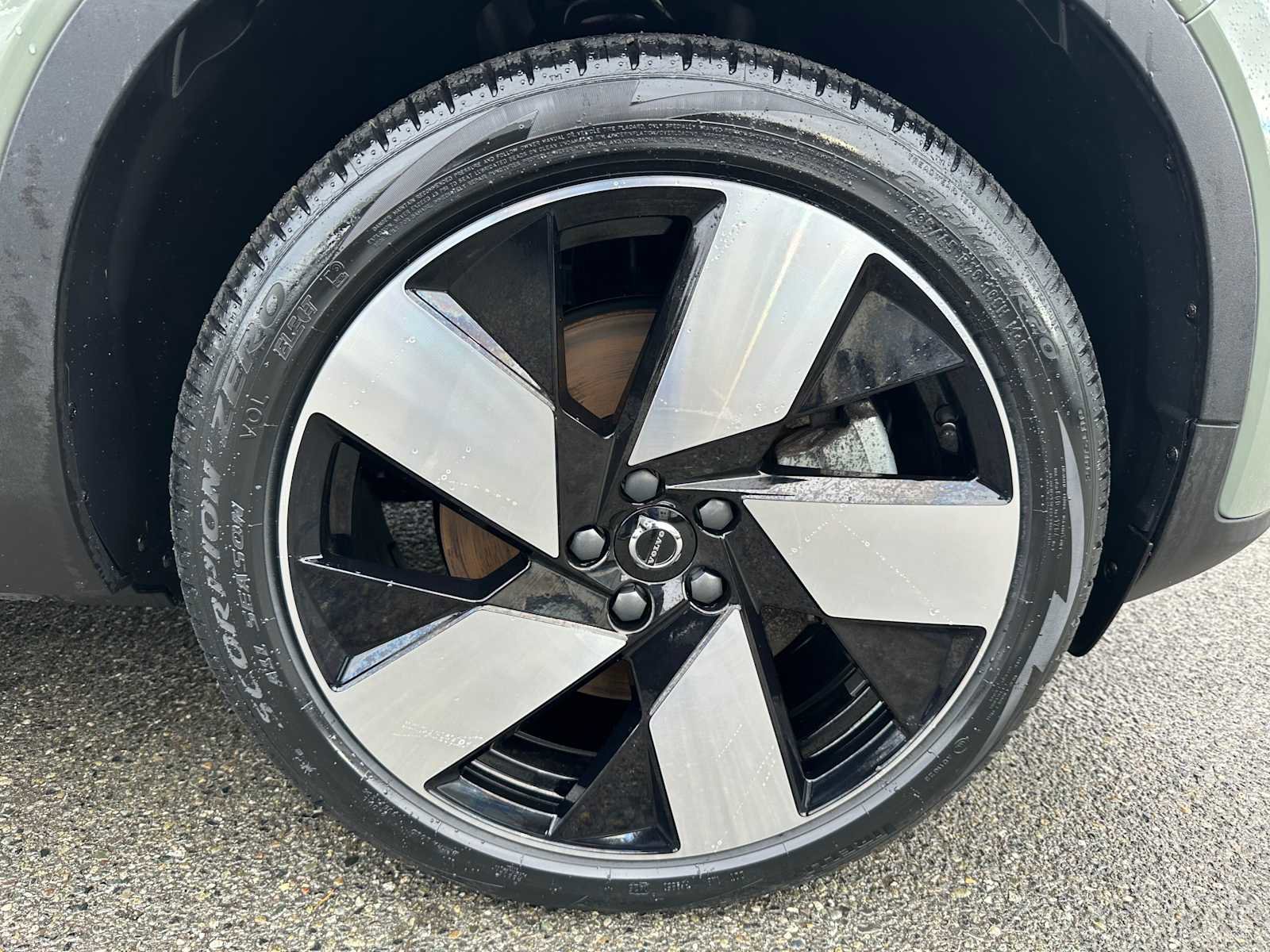 Certified 2023 Volvo C40 P8 Recharge Ultimate image 13