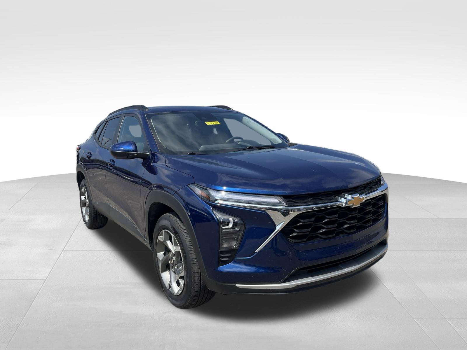 Used 2024 Chevrolet Trax LT w/ Driver Confidence Package FWD image 3