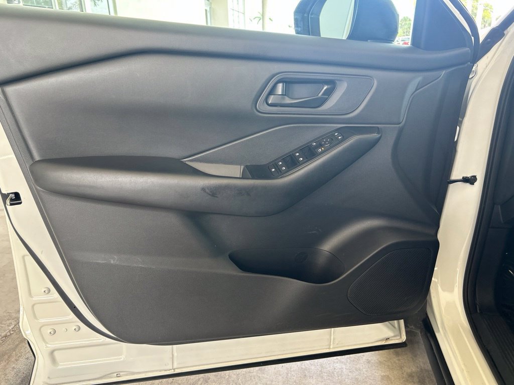 Used 2024 Nissan Rogue S FWD image 32