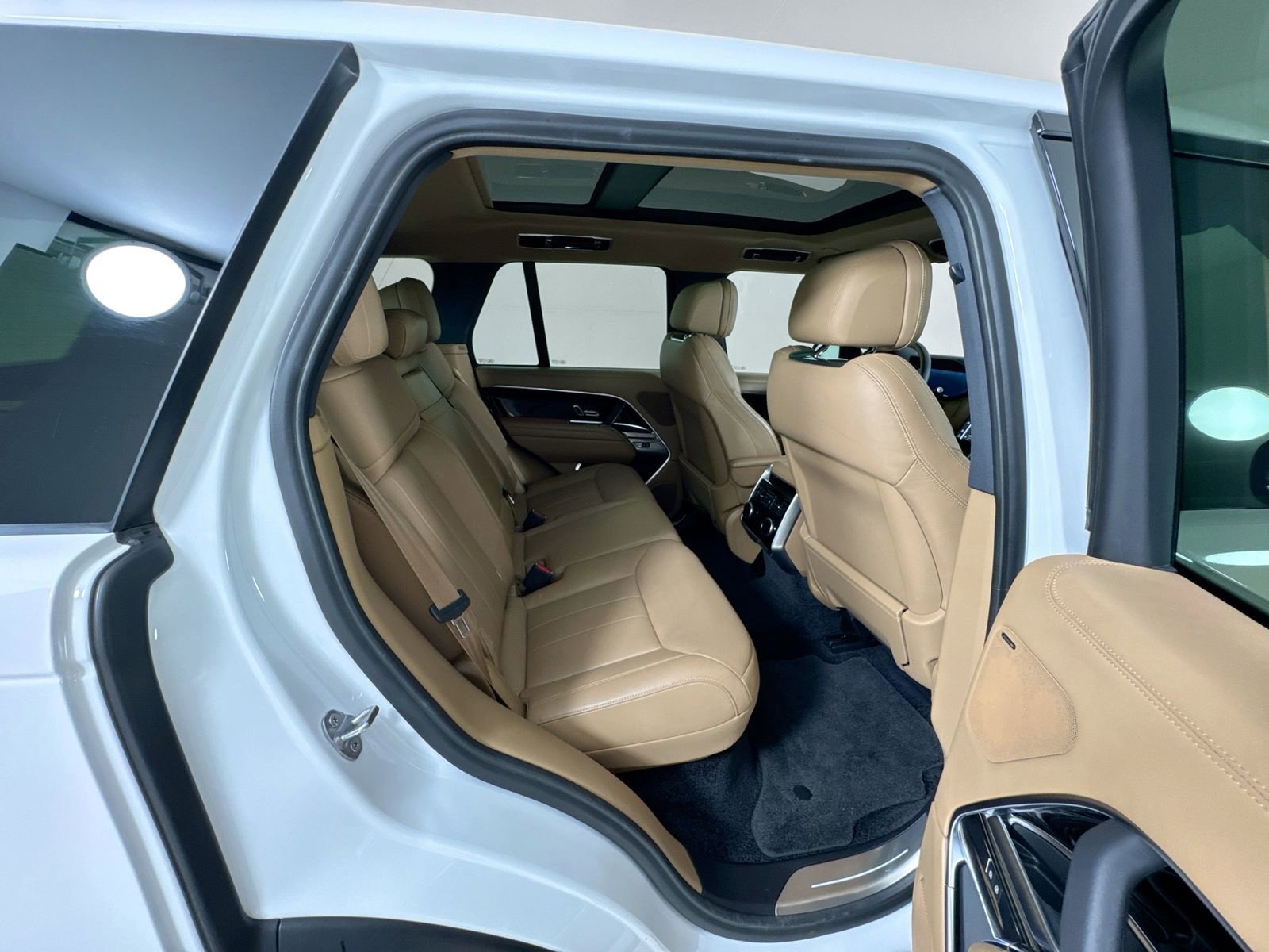 Used 2023 Land Rover Range Rover SE image 31