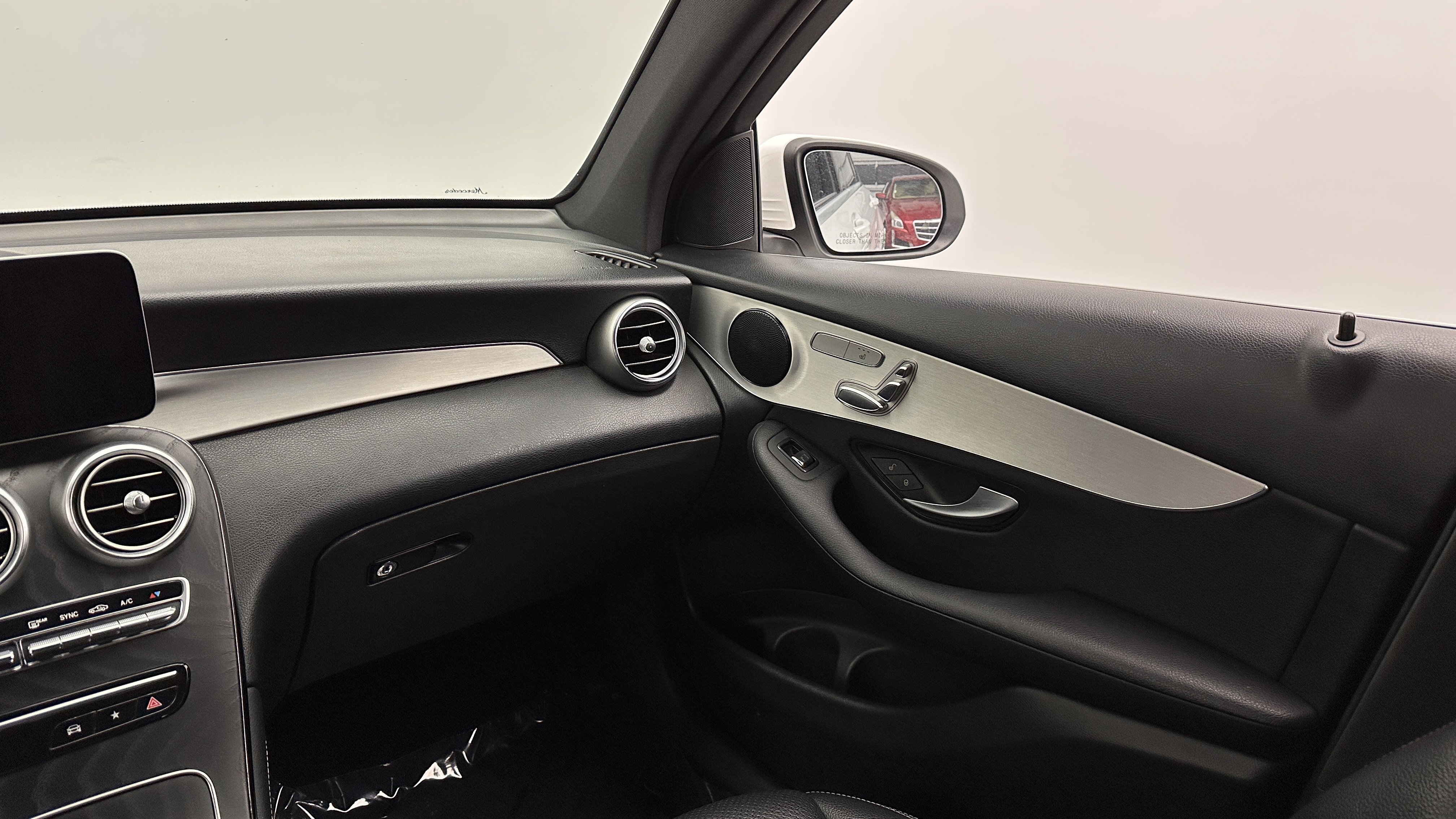 Used 2020 Mercedes-Benz GLC 300 image 27