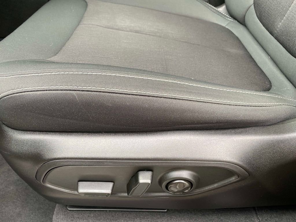 Certified 2025 Jeep Grand Cherokee Laredo X AWD/4WD image 23