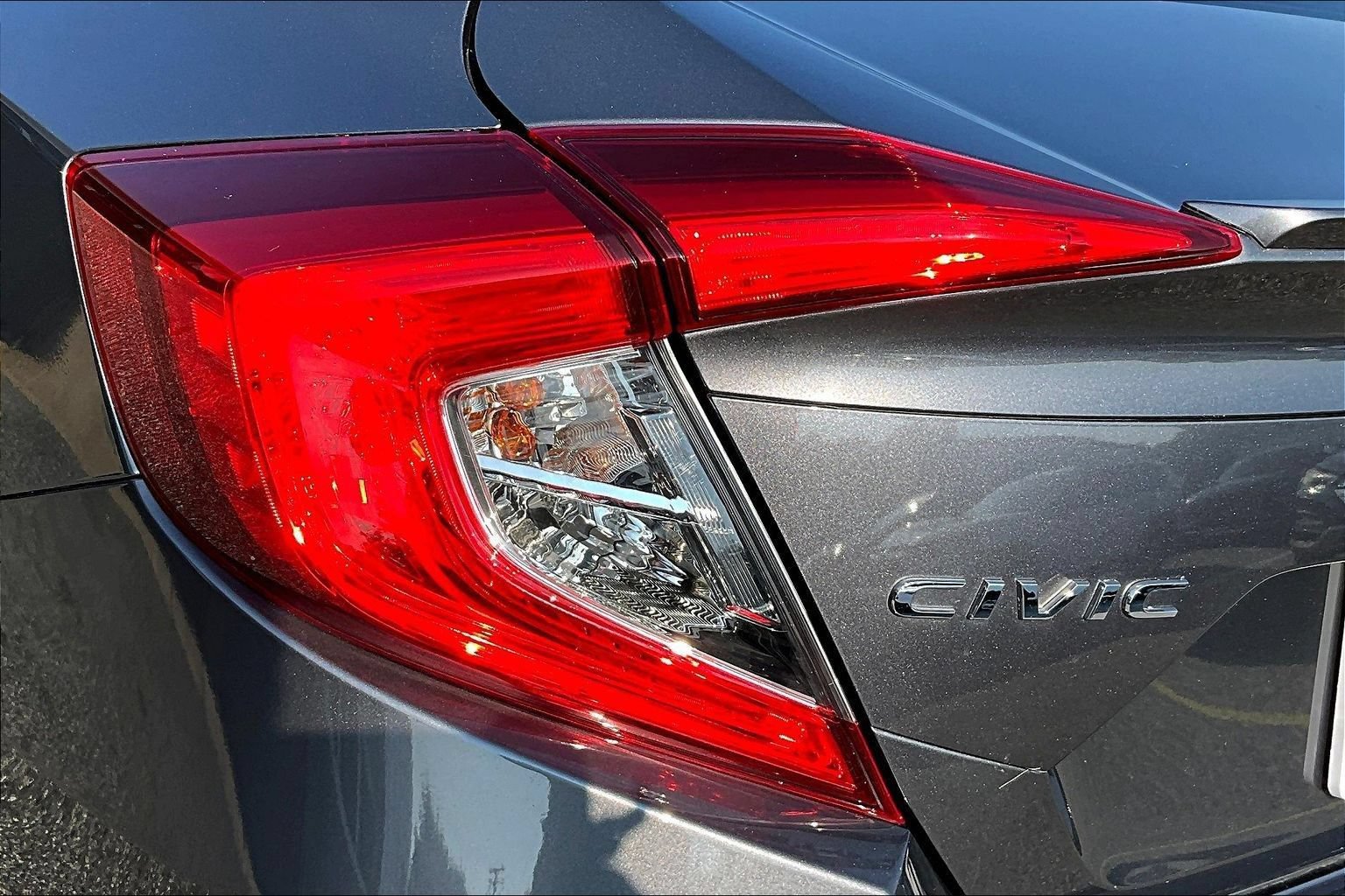Used 2018 Honda Civic Touring image 23