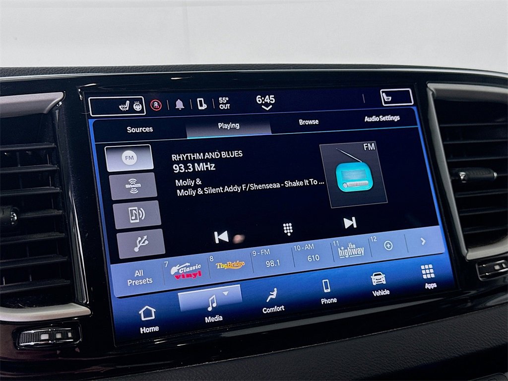 Used 2022 Chrysler Pacifica Touring-L image 27