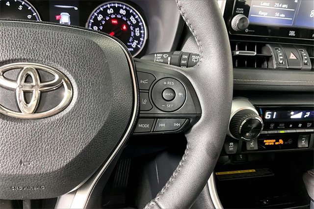 Used 2021 Toyota RAV4 XLE Premium image 12