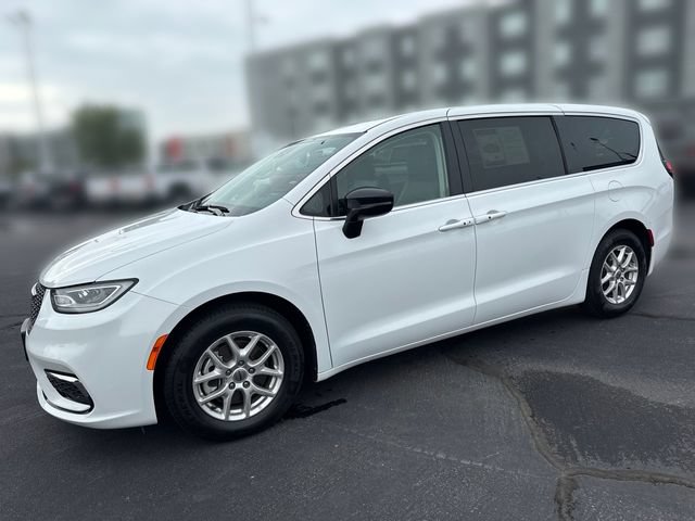 Used 2024 Chrysler Pacifica Touring-L