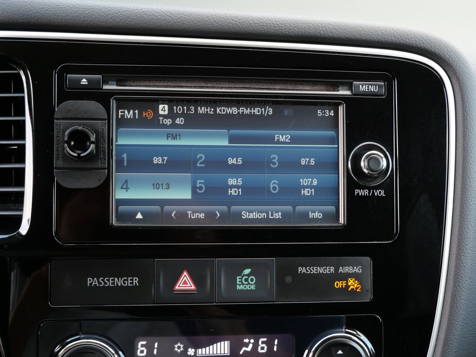 Used 2015 Mitsubishi Outlander SE AWD/4WD image 17