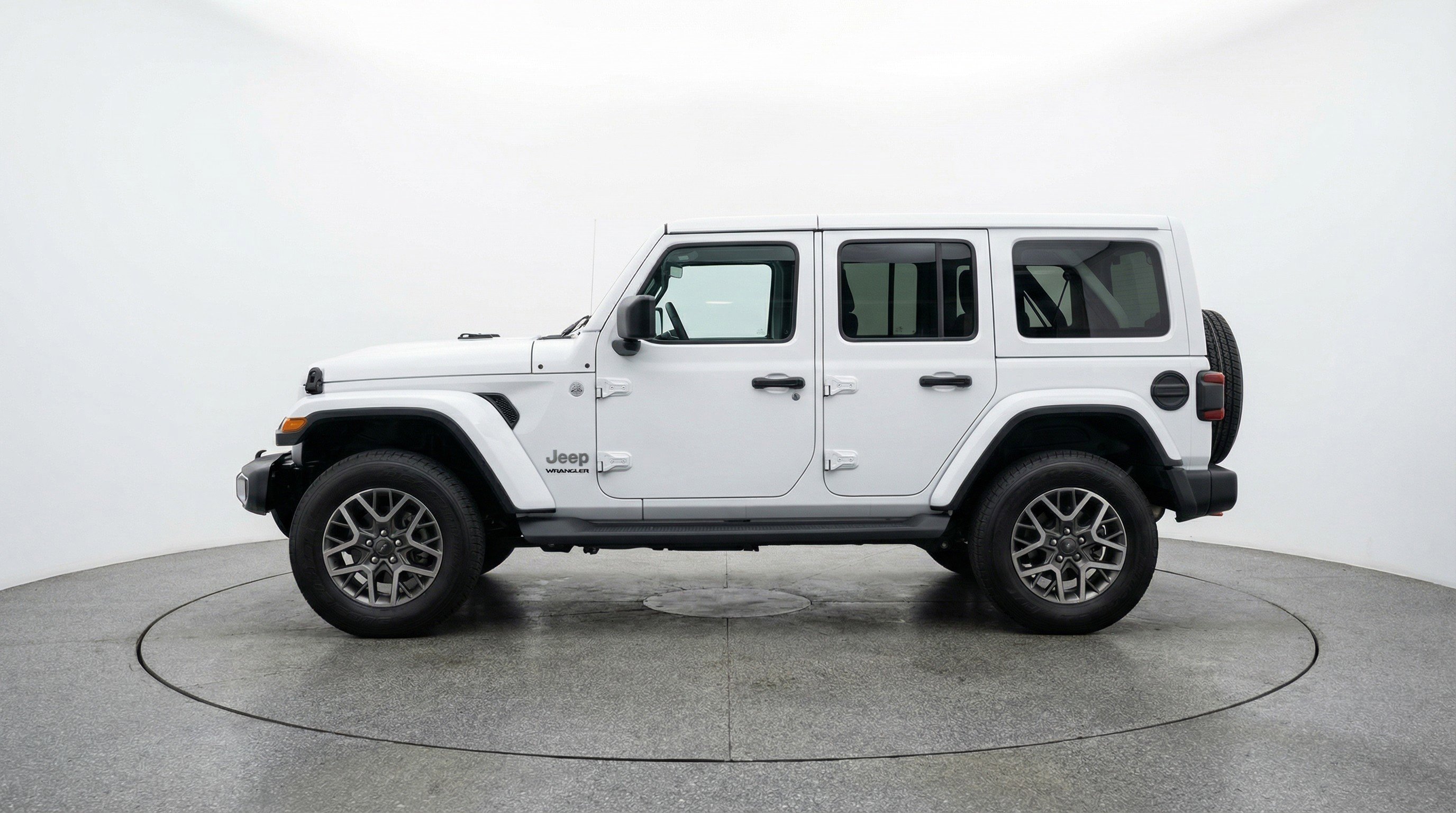 Used 2025 Jeep Wrangler Sahara image 5