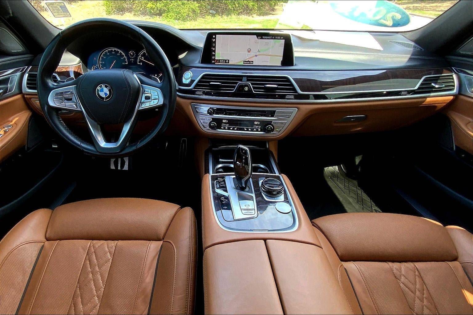 Used 2019 BMW 750i xDrive w/ Executive Package AWD/4WD image 16
