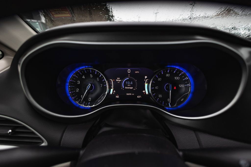 Used 2024 Chrysler Pacifica Touring-L image 14