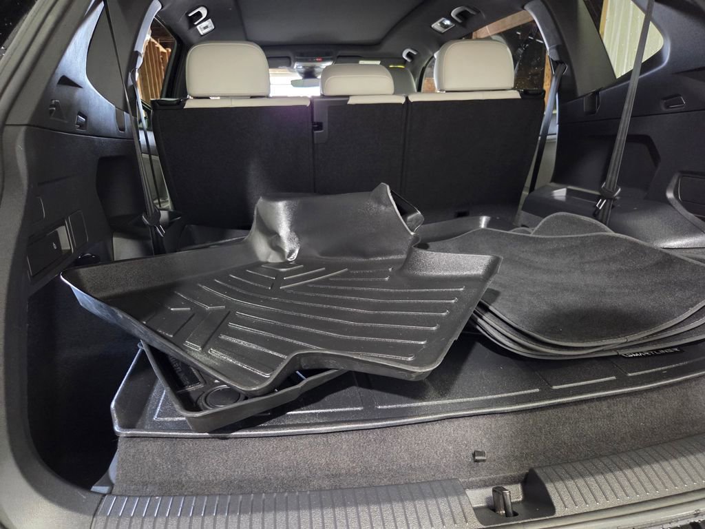 Used 2023 Volkswagen Tiguan SE R-Line image 21