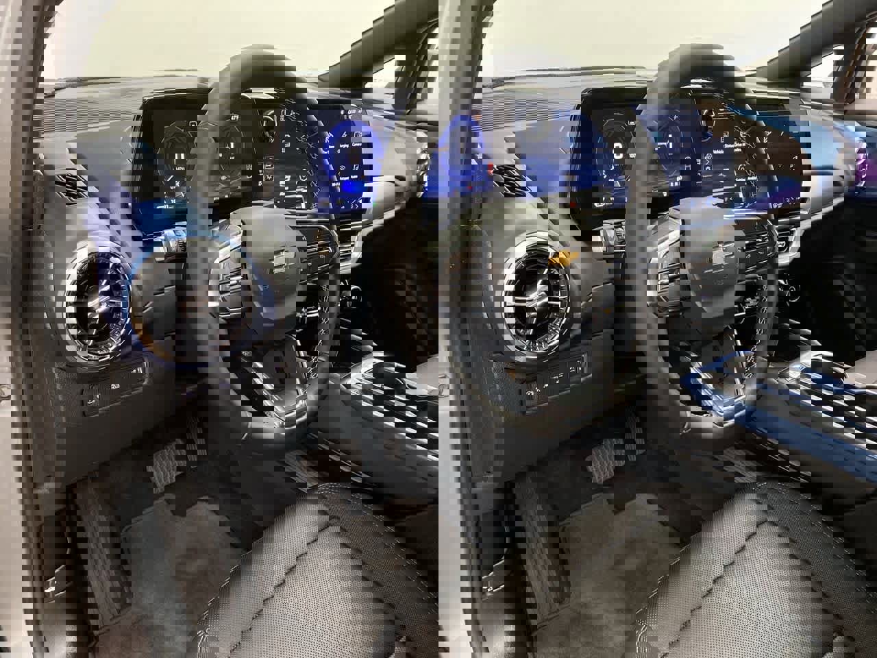 Used 2025 Chevrolet Equinox EV LT w/ Convenience Package image 2