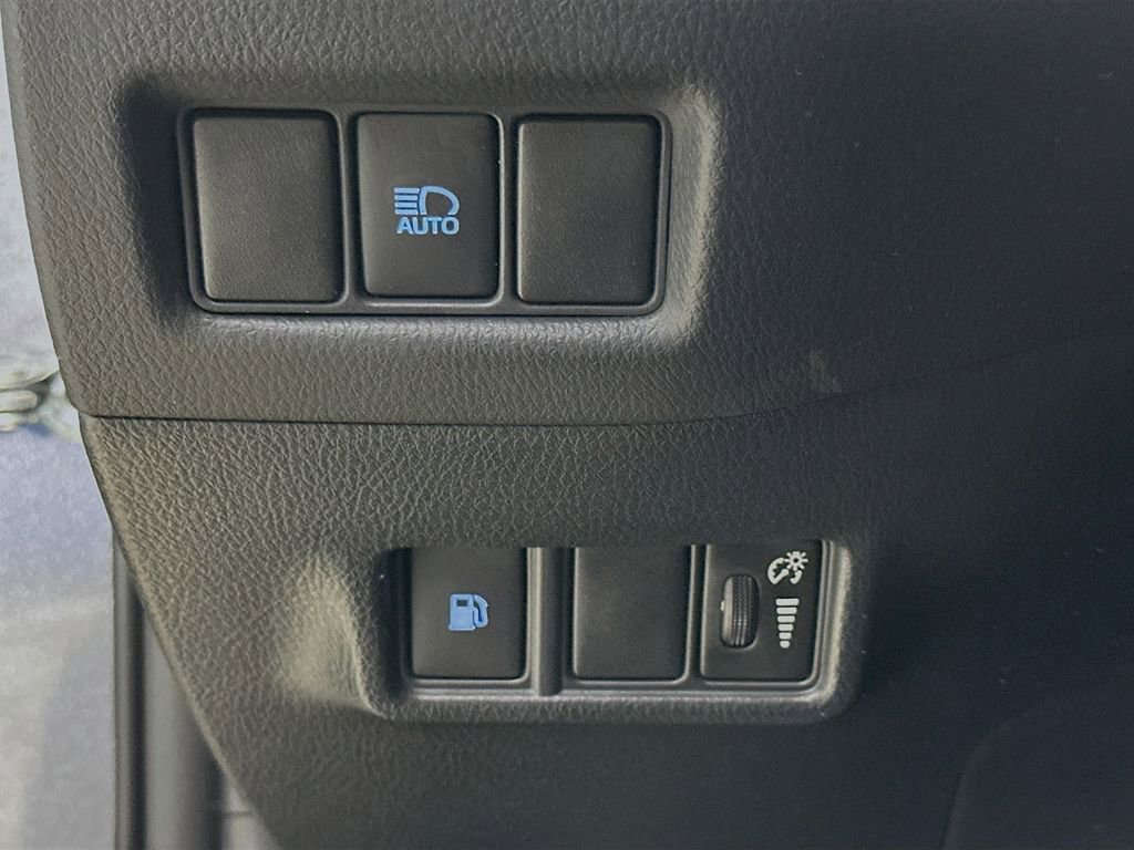 Used 2021 Toyota C-HR XLE FWD image 12
