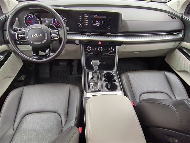 Used 2024 Kia Carnival LX image 20