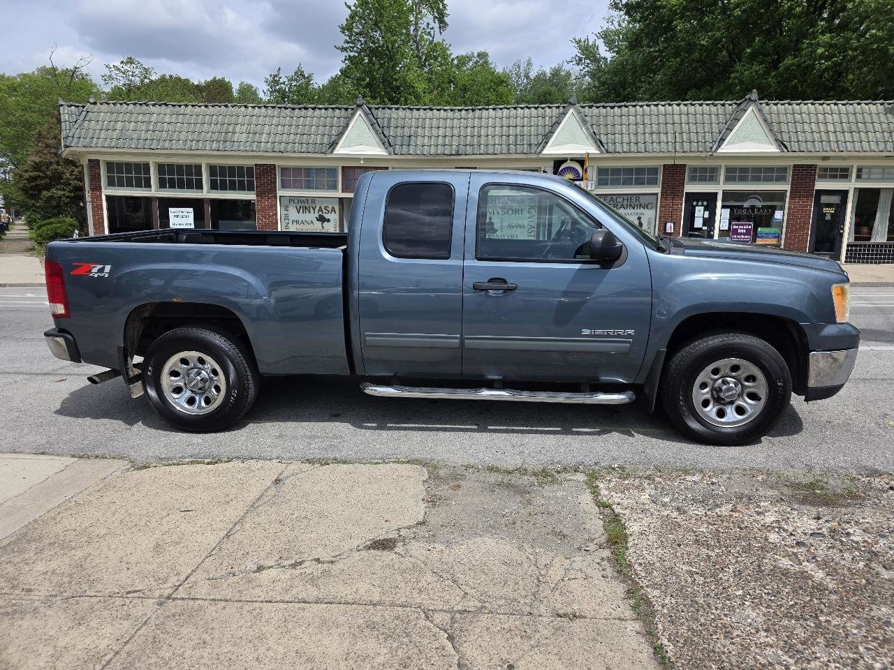 Used 2009 GMC Sierra 1500 SL image 48