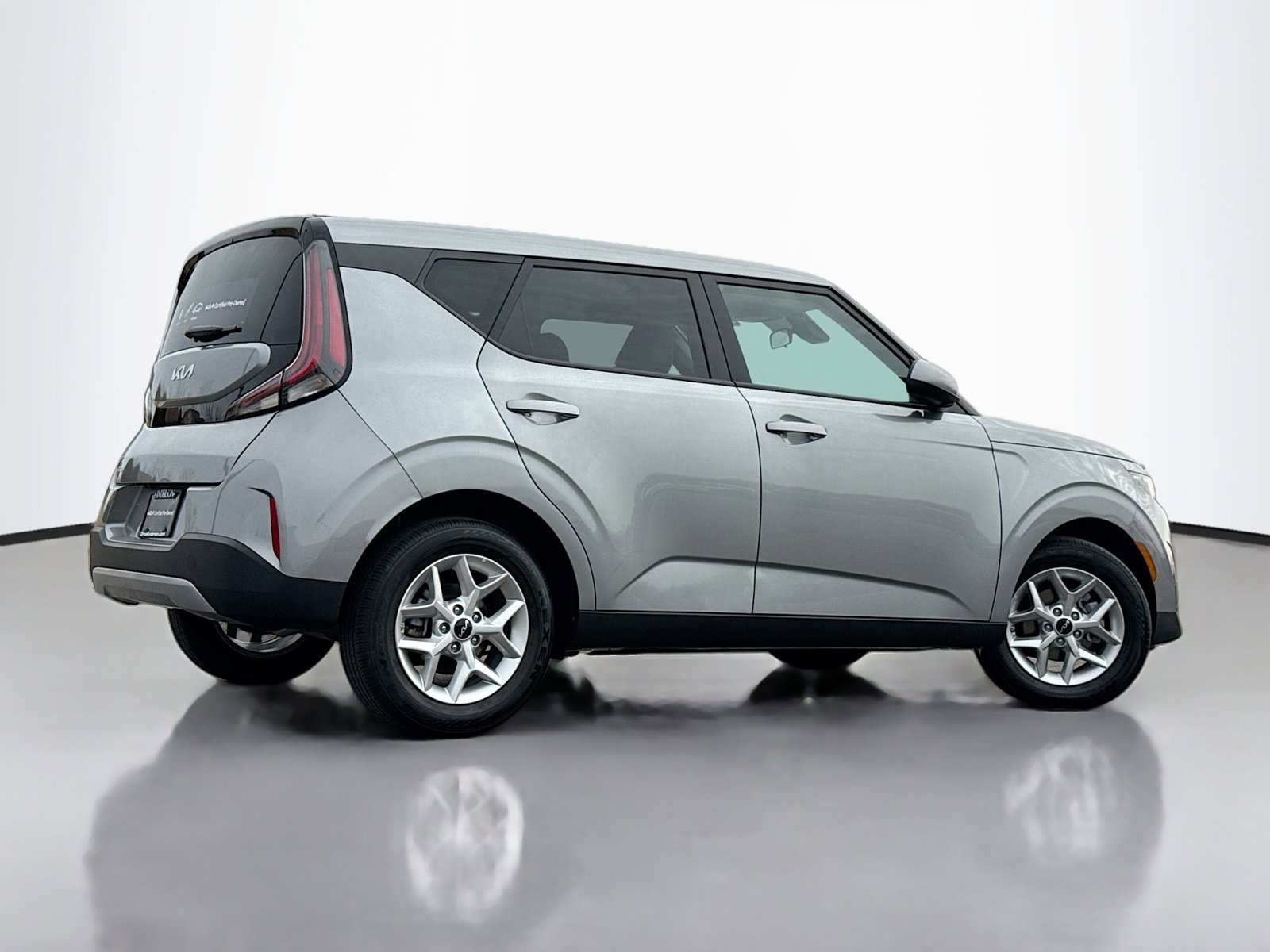 Used 2025 Kia Soul LX image 2