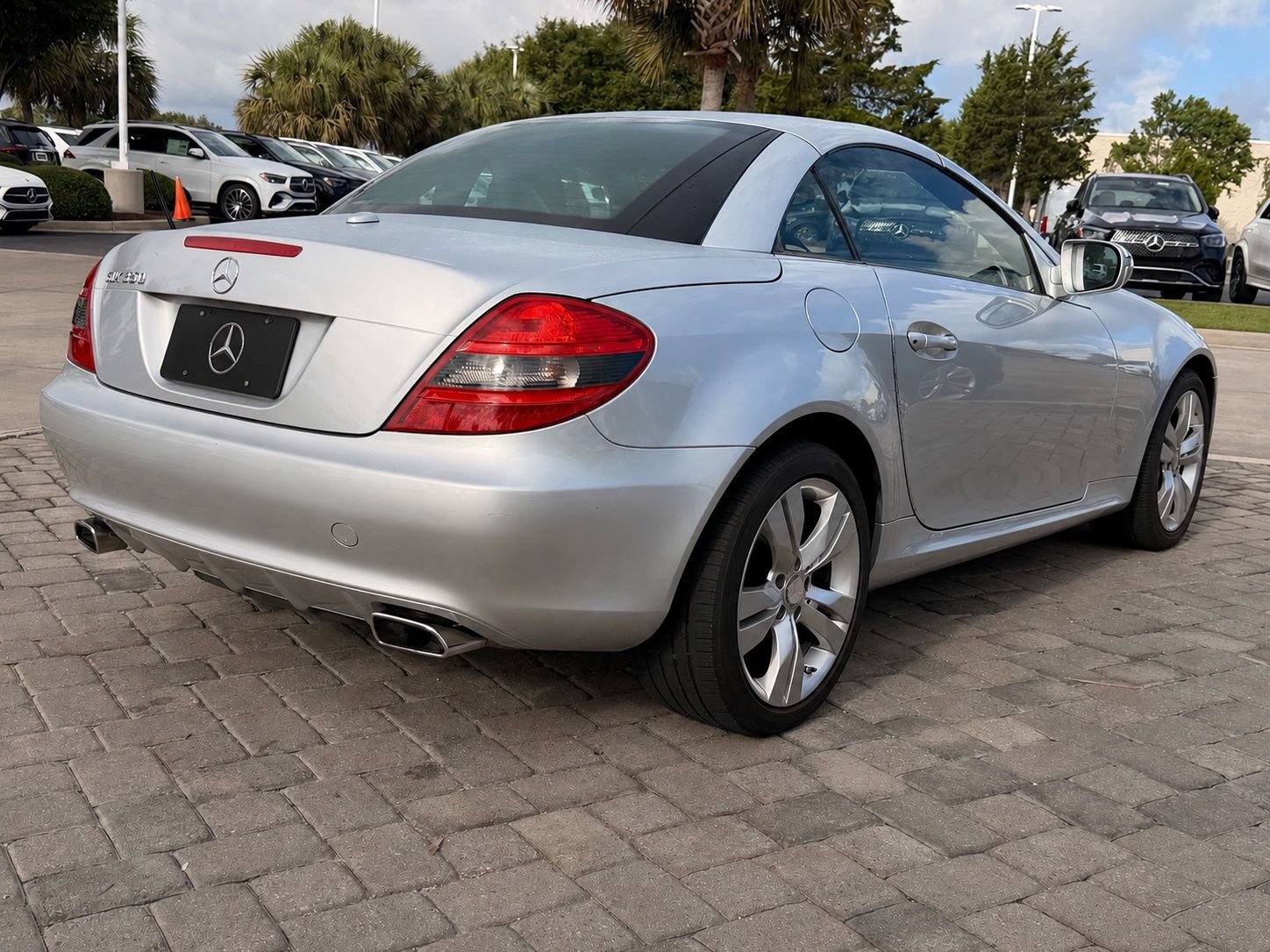 Used 2010 Mercedes-Benz SLK 350 image 6