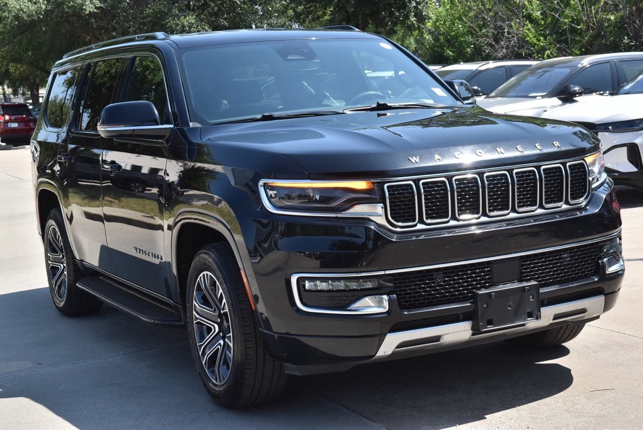 Used 2024 Jeep Wagoneer Series II w/ Flexible Seating Group RWD image 4