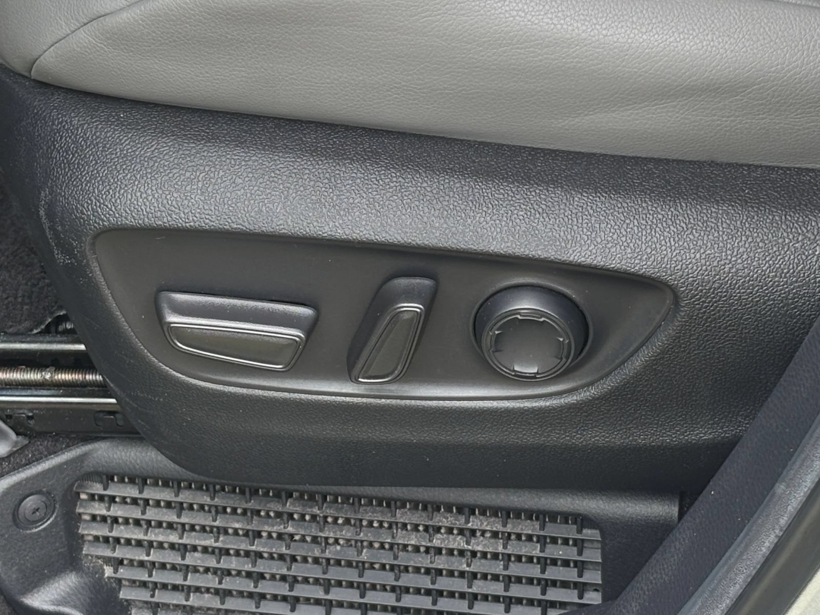 Used 2025 Toyota Sienna XLE FWD image 22