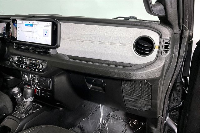 Used 2024 Jeep Wrangler Unlimited Sport AWD/4WD image 17