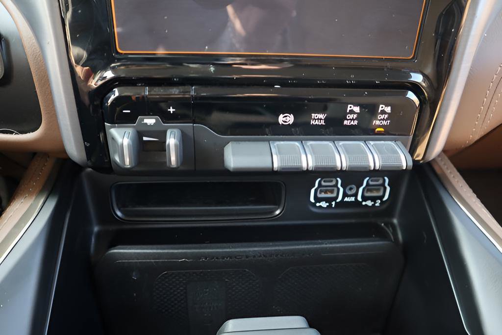 Used 2024 RAM 3500 Limited image 23