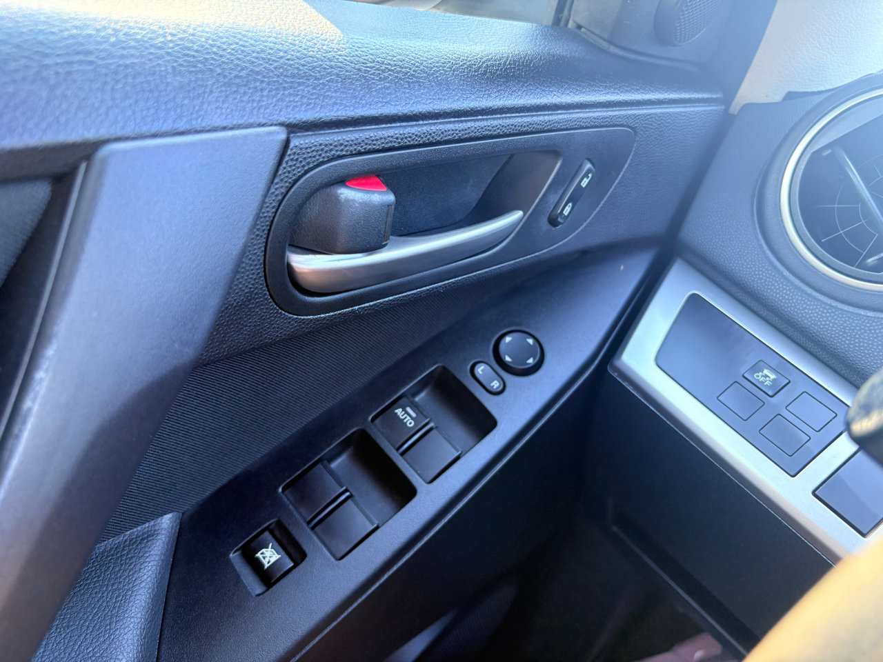 Used 2012 MAZDA MAZDA3 i Touring image 37